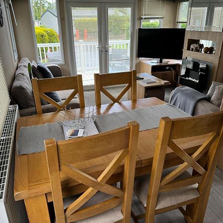 Prestige Static Caravan On 5 Star Holiday Park Cheswick  外观 照片
