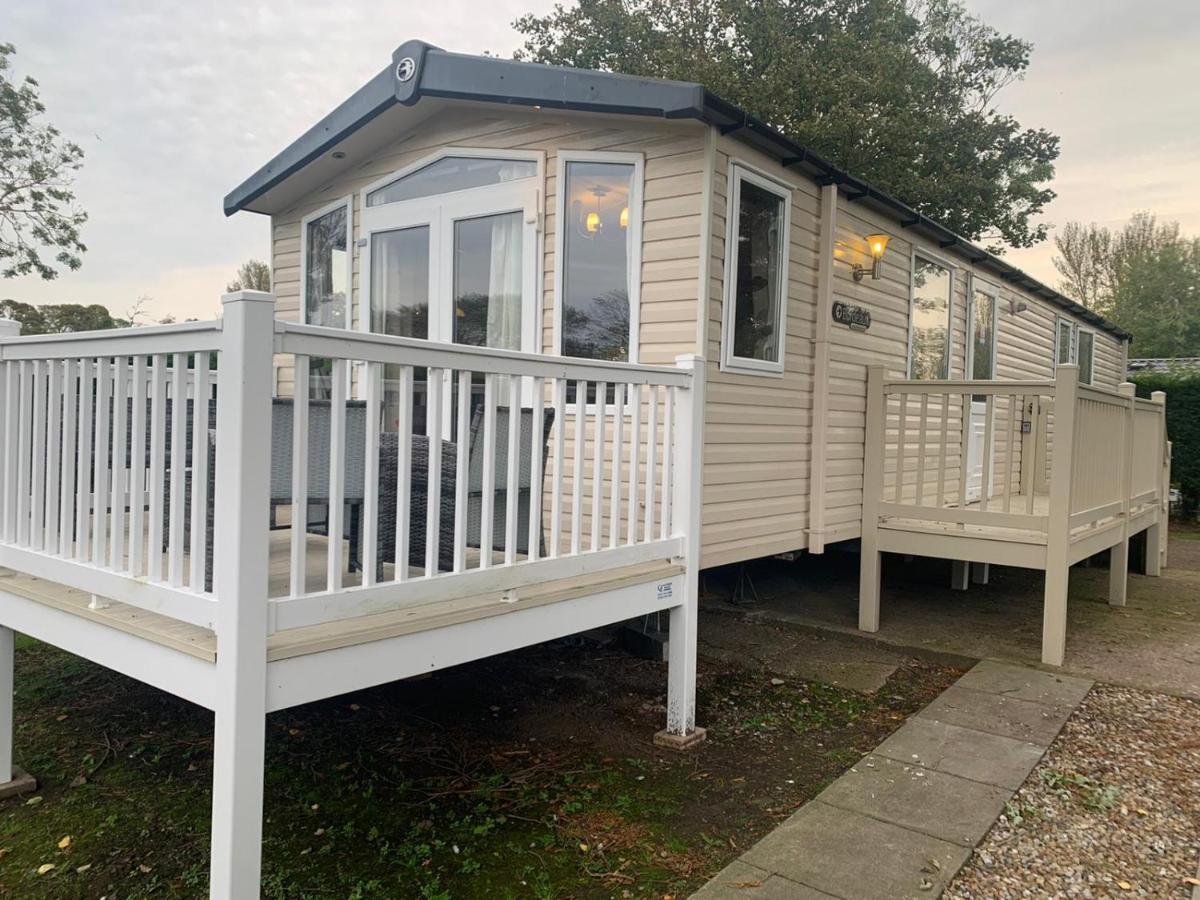 Prestige Static Caravan On 5 Star Holiday Park Cheswick  外观 照片