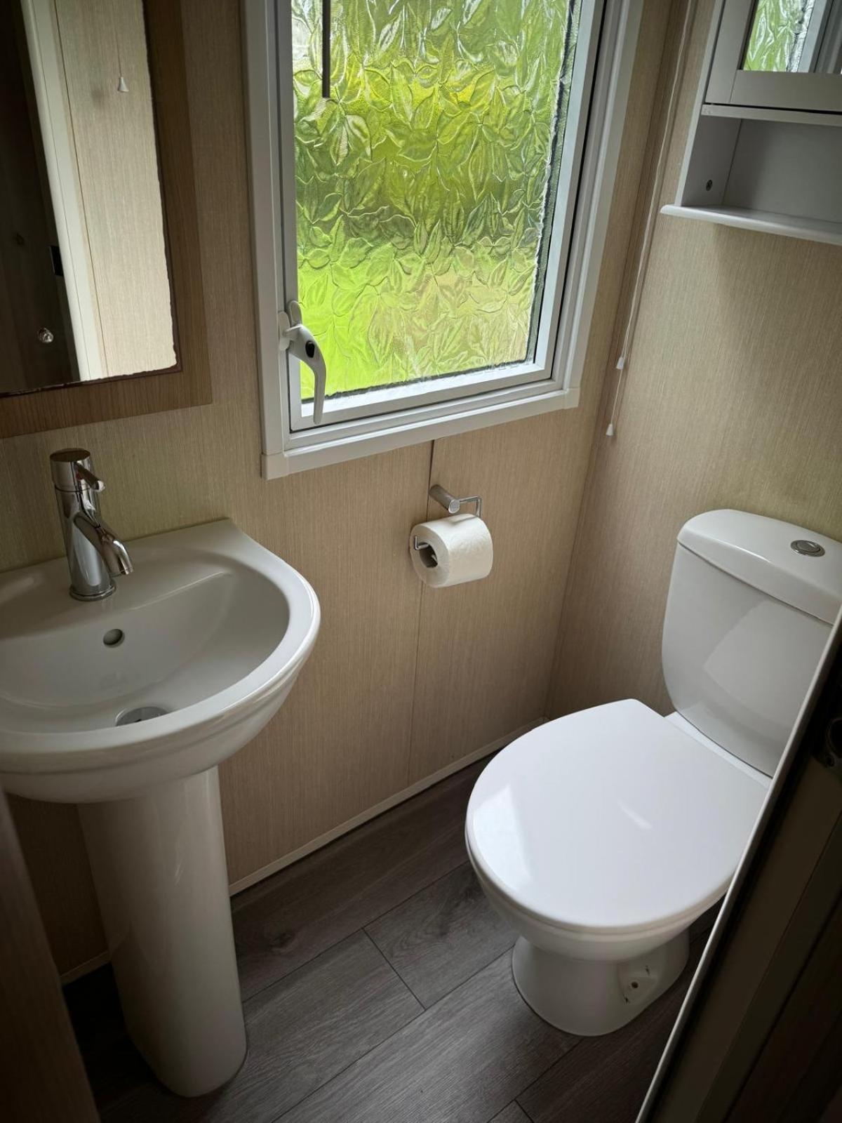 Prestige Static Caravan On 5 Star Holiday Park Cheswick  外观 照片