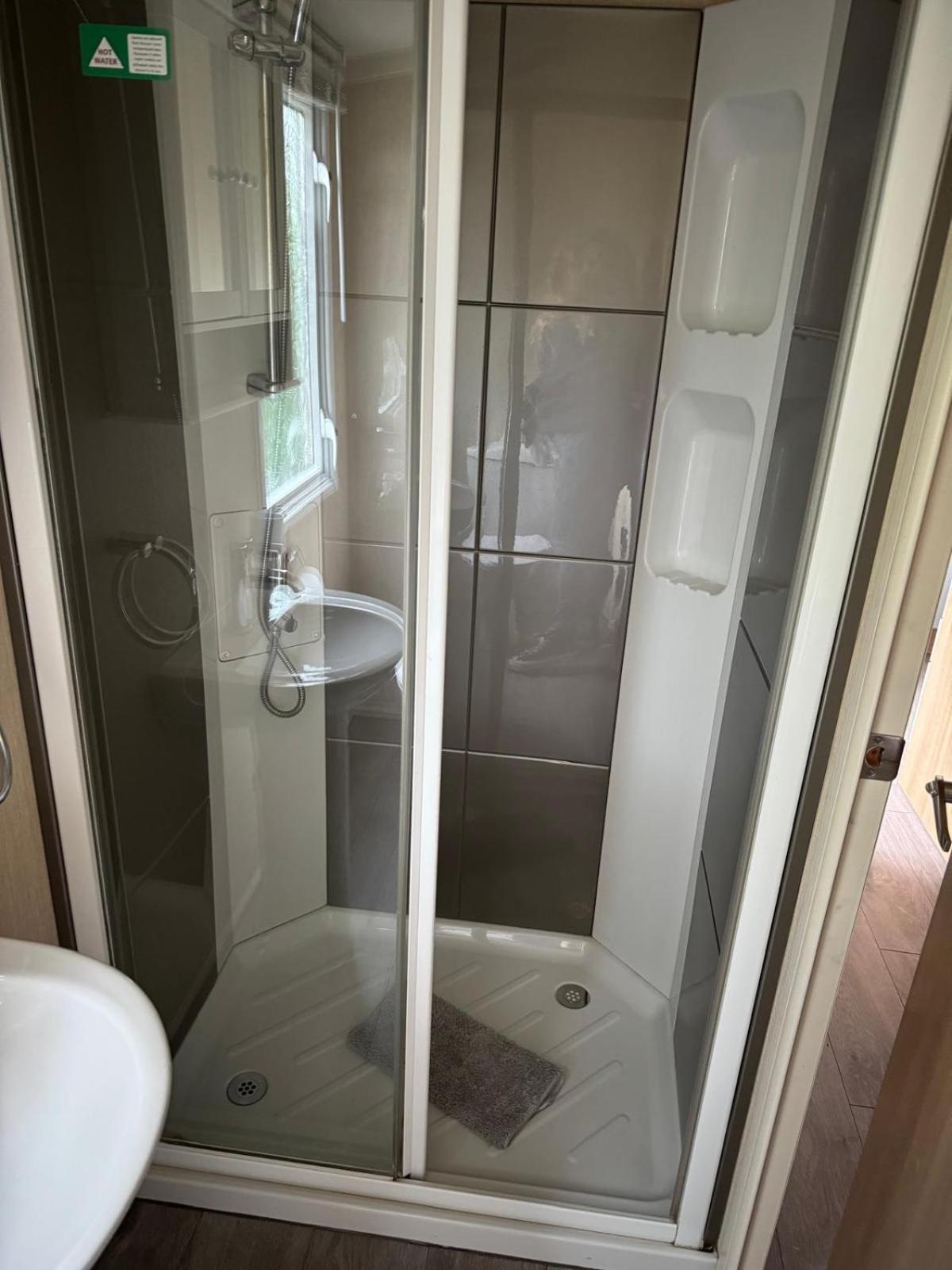 Prestige Static Caravan On 5 Star Holiday Park Cheswick  外观 照片