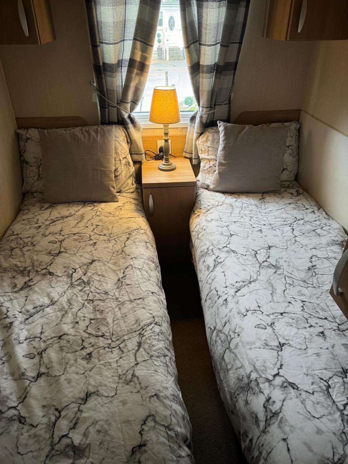 Prestige Static Caravan On 5 Star Holiday Park Cheswick  外观 照片