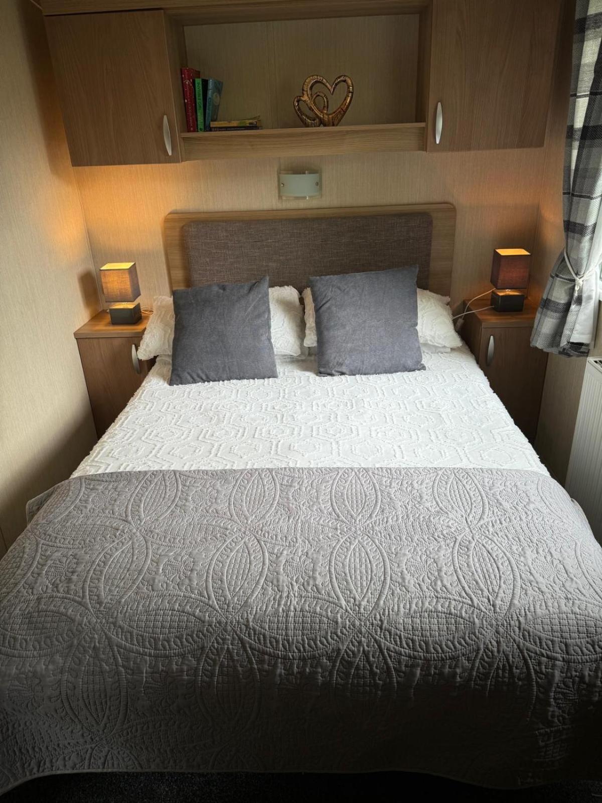 Prestige Static Caravan On 5 Star Holiday Park Cheswick  外观 照片